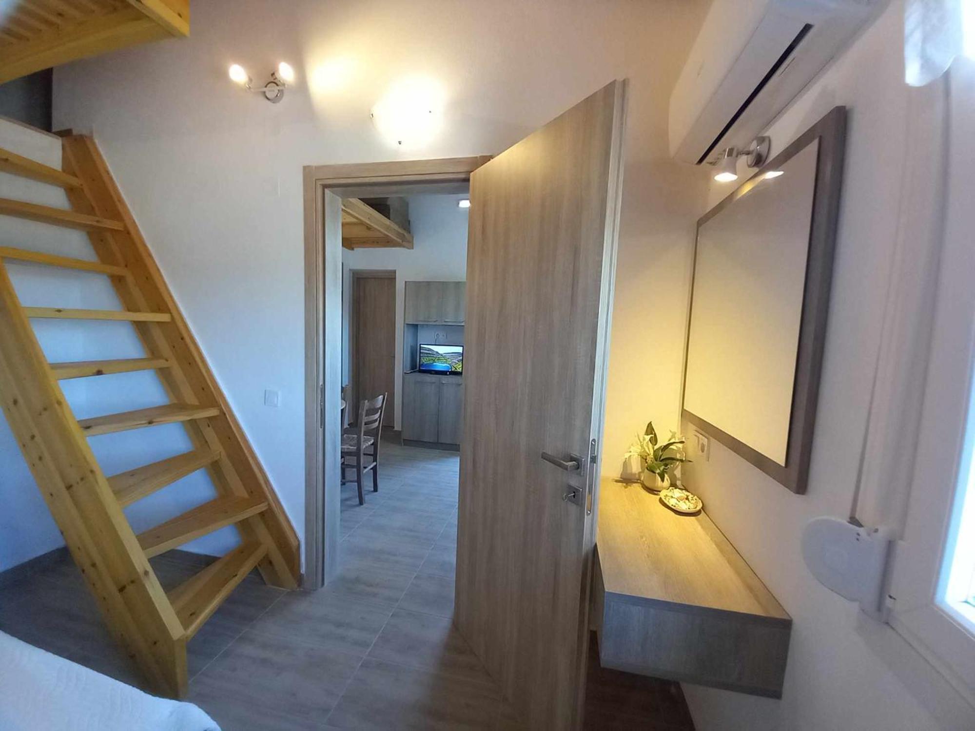 Theo Apartment Маратиас Экстерьер фото