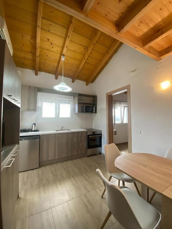Theo Apartment Маратиас Экстерьер фото